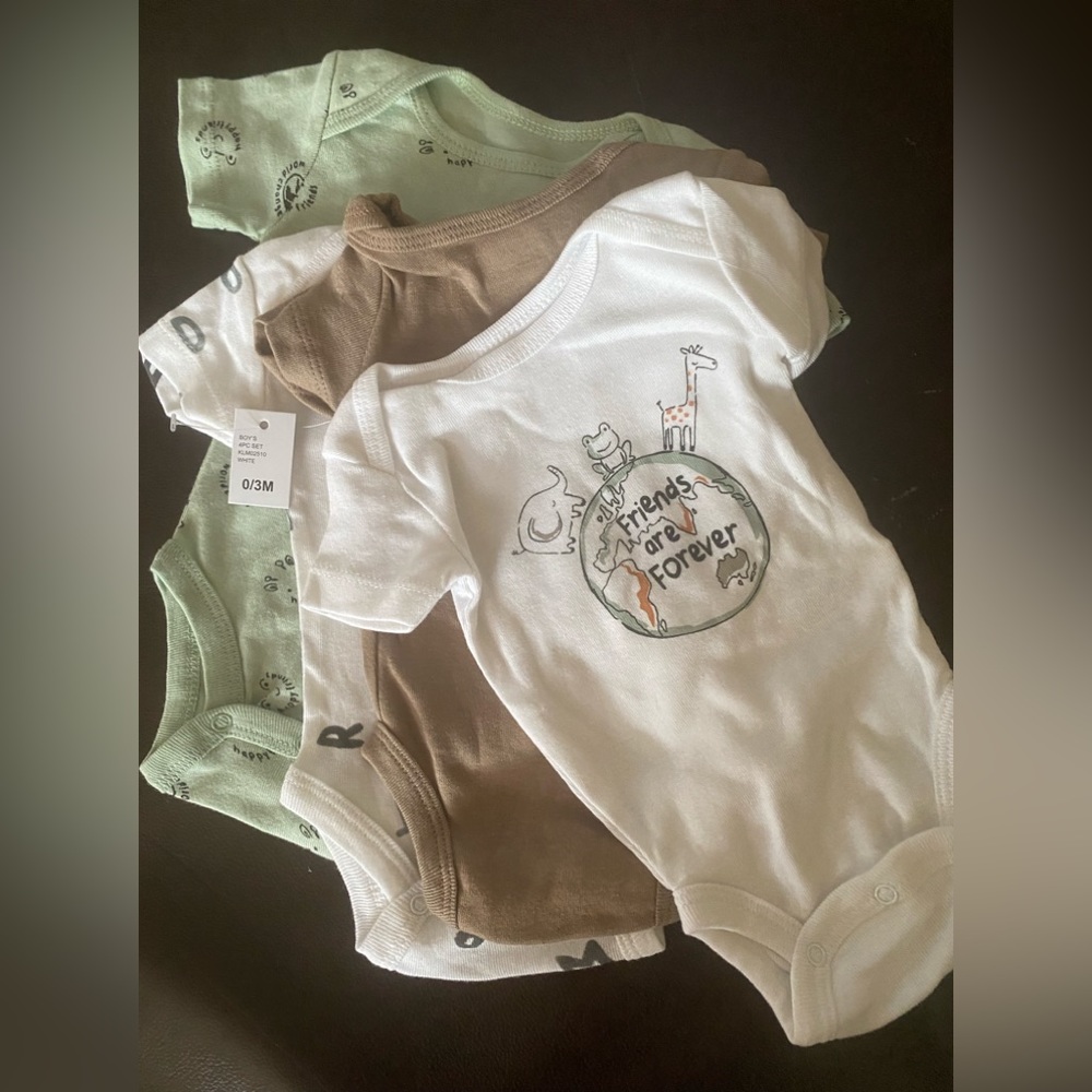 NWT set of three short sleeve unisex onesies 0-3 months in neutral colors